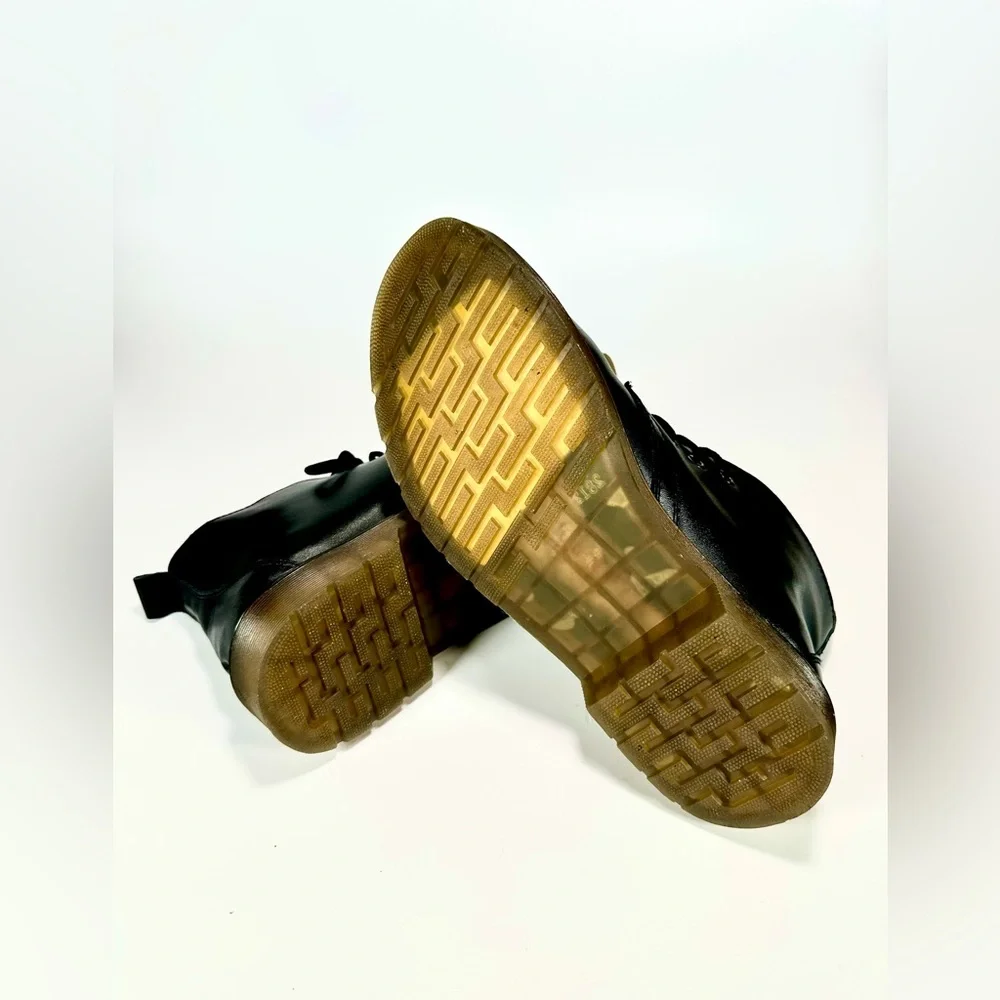 Dr. Martens Men’s Chukka Boots in black